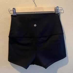 Lulu Lemon Spandex/Legging Black Shorts